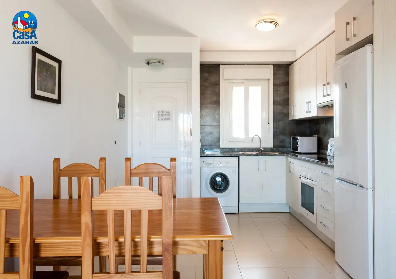 Salle à manger et cuisine ouverte d'un appartement Bovalar